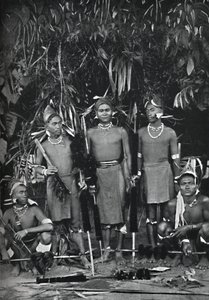 Angami Nagas i hel kjole, 1902 av Bourne and Shepherd