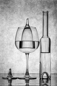 Monokromt glass-stilleben av Brig Barkow