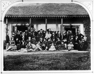 Gruppe - Regjeringshuset, ca. 1871 av British Photographer