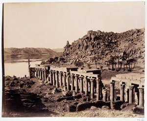 Ruiner av tempelet til Isis i Egypt - fotografi av Zangali-brødrene, sent på 1800-tallet