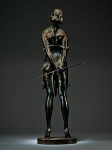 The Riding Crop, ca. 1925 (bronse) (se også 940322) av Bruno Zach