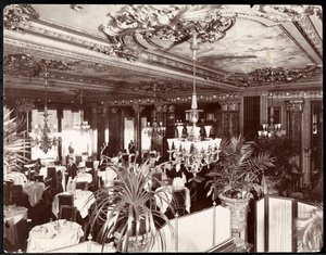 En spisestue på Hotel Savoy, ca. 1895-96 (sølv gelatintrykk) av Byron Company