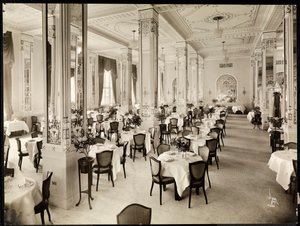 En spisestue på Robert Treat Hotel, Newark, New Jersey, 1916 (sølv gelatintrykk) av Byron Company