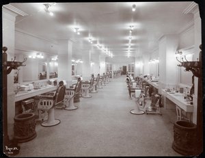 Barbershop på Hotel Knickerbocker, 1906 (sølv gelatintrykk) av Byron Company