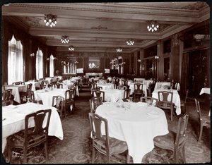Spisestue på Hotel Delmonico, 1902 (sølv gelatintrykk) av Byron Company