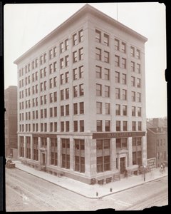 Utvendig visning av Parke, Davis und Co.-bygningen, Hudson und Vestry Streets, New York, 1910 (sølv gelatintrykk) av Byron Company