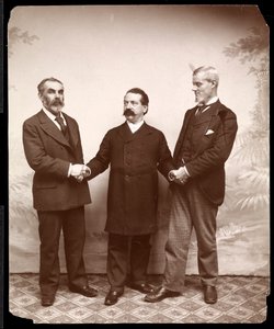 Arbeiderledere Samuel Gompers, John Burns og Holmes, 1893-4 (sølv gelatintrykk)