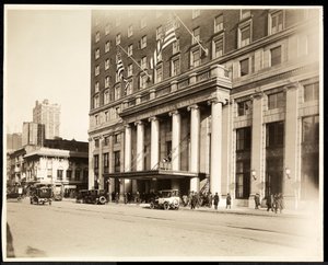 Hovedinngangen til Hotel Pennsylvania, 7th Avenue og 32nd Street, New York, 1919 (sølvgelatintrykk) av Byron Company