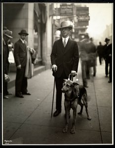 Mr. Himmel fra New York Association for the Blind, 111 East 59th Street, rew York, 1930 (sølv gelatintrykk) av Byron Company