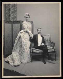 Portrett av en uidentifisert mann og kvinne på James Hazen Hyde Ball, New York, 31. januar 1905 (sølv gelatintrykk)