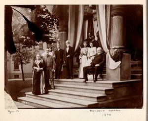 President Benjamin Harrison og gruppe, 1890 (sølv gelatintrykk)