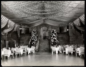 Mottaksrom på Ritz-Carlton Hotel, 1915 eller 1916 (sølv gelatintrykk)