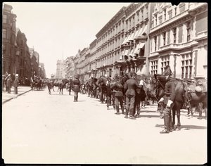 Guvernørens stab venter på ankomsten til Li Hung Chang på Waldorf Astoria Hotel, 34th Street, New York, 1896 (sølv gelatintrykk) av Byron Company