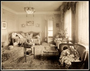 Salongen til suite 1047 på Hotel Majestic, 1925 (sølv gelatintrykk) av Byron Company
