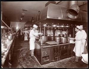 Kjøkkenet på Ritz-Carlton Hotel, ca. 1910-11 (sølv gelatintrykk)