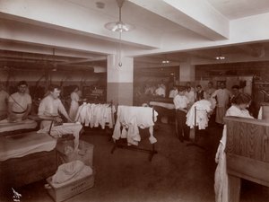 Vaskerommet på Hotel McAlpin, 1913 (sølv gelatintrykk)