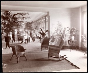 Spisesalen på taket på Vendome Hotel, 1903 (sølv gelatintrykk) av Byron Company