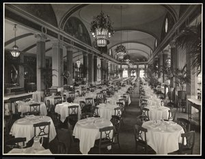 Takhagerestauranten på Hotel Pennsylvania, 1919 (sølv gelatintrykk) av Byron Company