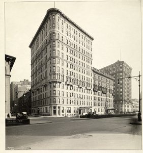 Utsikt over Hotel Embassy på Broadway og 70th Street, New York, 1921 (sølv gelatintrykk) av Byron Company