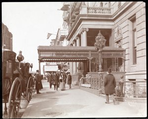 Utsikt over Hotel Manhattan på 42nd Street og Madison Avenue, New York, 1900 eller 1901 (sølv gelatintrykk) av Byron Company
