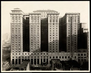 Utsikt over sørsiden av Hotel Pennsylvania, 7th Avenue og 32nd Street, New York, 1919 (sølv gelatintrykk) av Byron Company