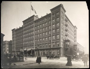Windsor Hotel på 5th Avenue fra 46th til 47th Streets, New York, 1898 (sølv gelatintrykk) av Byron Company