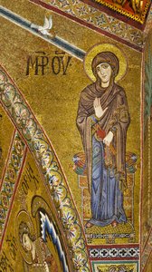 Apsis: Kunngjør jomfru, bysantinsk mosaikk med gyllen bakgrunn i tympanum til apsis (mosaikk) av Byzantine