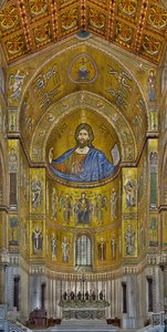 Utsikt over apsis med de bysantinske mosaikkene utført mellom det tolvte og midten av det trettende århundre av delvis lokale og delvis venetianske arbeidere, inkludert den berømte Christ Pantocrator (mosaikk) av Byzantine