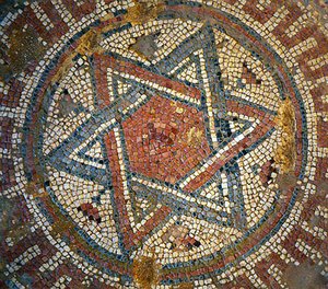 Detalj fra et mosaikkgulv som viser Davidsstjernen fra en bysantinsk kirke i Shiloh, Vestbredden, 4. århundre e.Kr. (mosaikk)