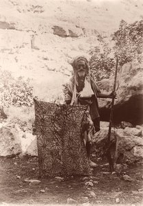 En jeger og lokkefugl, ca. 1894-1914 av C.A. Hornstein