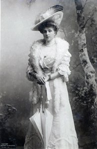 Dronning av Spania, Ena av Battenberg, ca. 1910 (s/hvitt-bilde) av J.B. and Brown J. Rowbotham