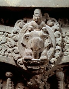 Khmer Art: "" Guden Indra i sentrum på Airavana og Marut, stormens og vindens guder""" Steinoverligger i stil med Sambor Prei Kuk (600-650). fra Kambodsja. Paris, Guimet-museet, Nasjonalmuseet for asiatisk kunst
