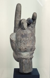 Hånd fra en kolossal statue av Shiva, fra Koh Ker, Kompong Thom-provinsen (sandstein)