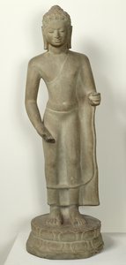 Stående Buddha, fra Tuol Hoy, Wet Fernom, Udong (sandstein)