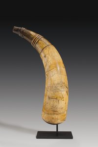 Pulverhorn, gravert med et kart over St. Lawrence River i området Quebec, ca. 1759 (horn) (se også 997378-80)