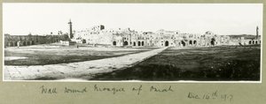 Mur rundt moskeen i Omah, 14. desember 1917 av Capt. Arthur Rhodes