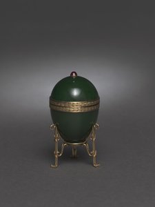 Jade Egg med stativ, etter 1900