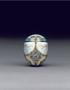 Sjelden juvelbesatt tofarget eggbonnière, 1896-1908 av Carl Fabergé