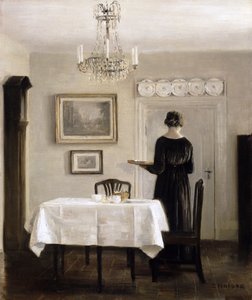 Interiør med Lady Carrying Tray, ca. 1905 av Carl Holsoe
