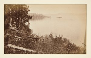 Fire jernbanescener og fire utsikter over Lake Tahoe: Lake Tahoe fra Artist Rocks av Carleton E. Watkins
