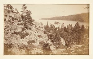 Fire jernbanescener og fire utsikt over Lake Tahoe: Emerald Bay, Lake Tahoe av Carleton E. Watkins
