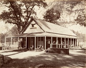 Cosmopolitan Saloon, ca. 1872, trykt ca. 1876. av Carleton Emmons Watkins