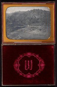 Uten tittel (elvgruvedrift) av Carleton Watkins