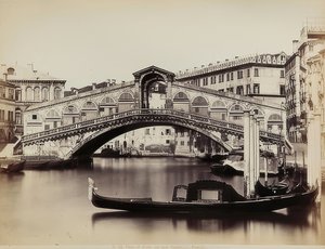 Utsikt over Canal Grande med Ponte di Rialto i Venezia. 1865-1875