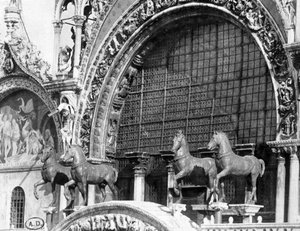Hestene i basilikaen San Marco i Venezia - fotografi av C. Naya