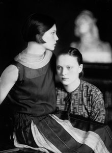Portrett av Wanda og Marion Wulz, Trieste, ca. 1920 (glassplate)