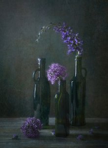 Blomsterflasker med stemningsfull utforming av Catherine Wang