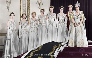 HM Dronning Elizabeth II med hennes Maids of Honour, The Coronation, 2. juni 1953