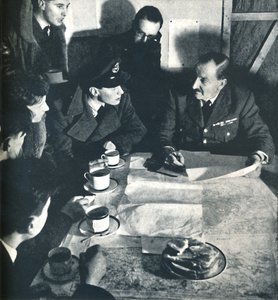 Retur: Avhør, 1941 av Cecil Beaton