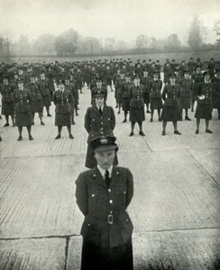 W.A.A.F. Offiserer ved Instruksjonsskolen deres, c1943. av Cecil Beaton